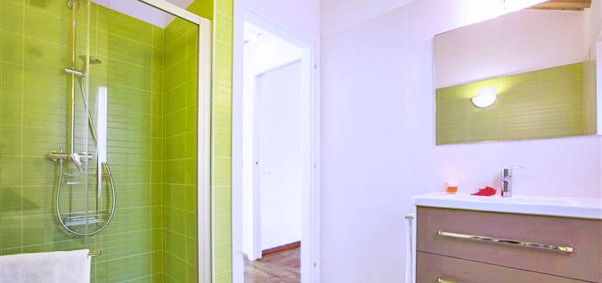 bathroom-green-with-shower